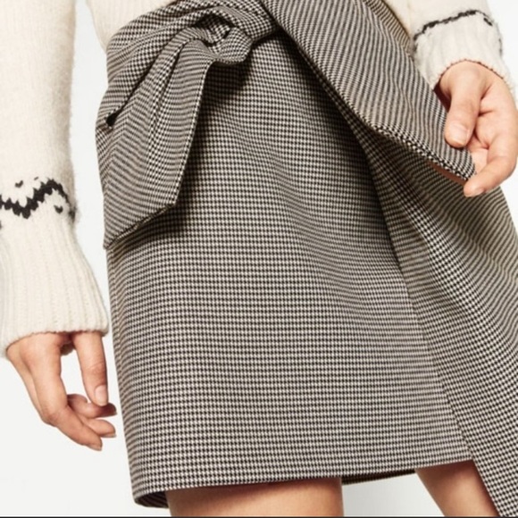 Zara Dresses & Skirts - Zara Black & White Houndstooth Front Tie Skirt